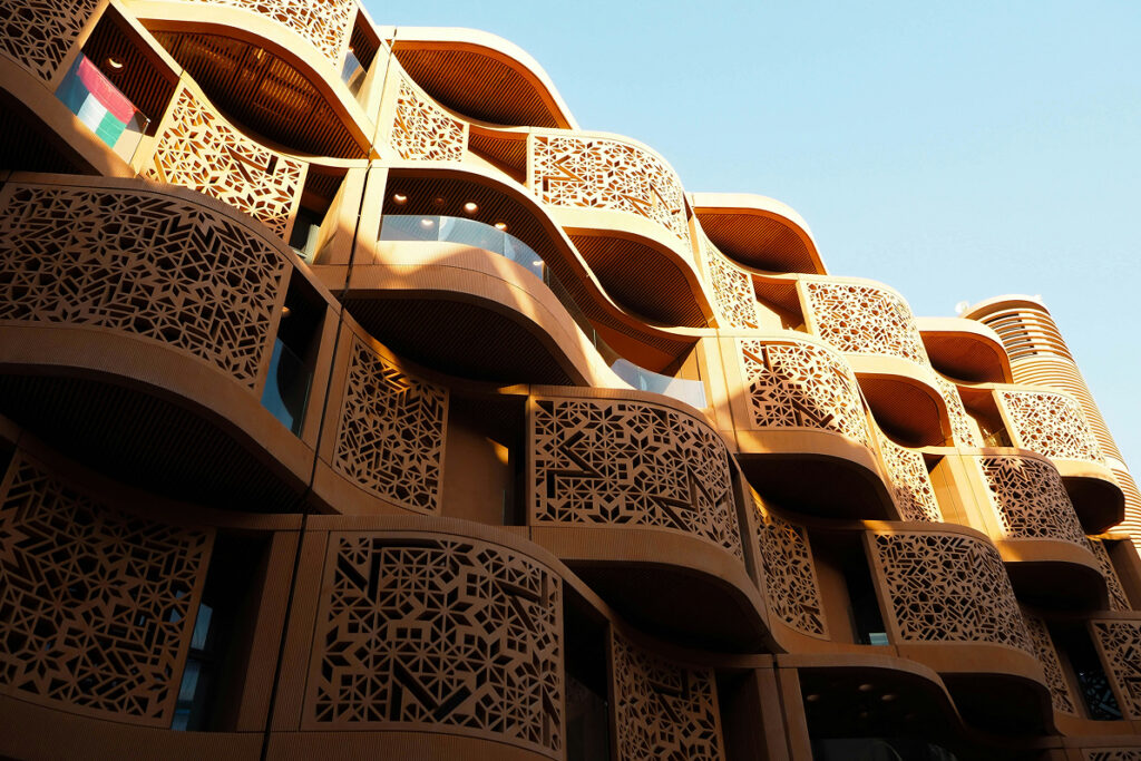 Dubai and Abu Dhabi : Global Investment HUB